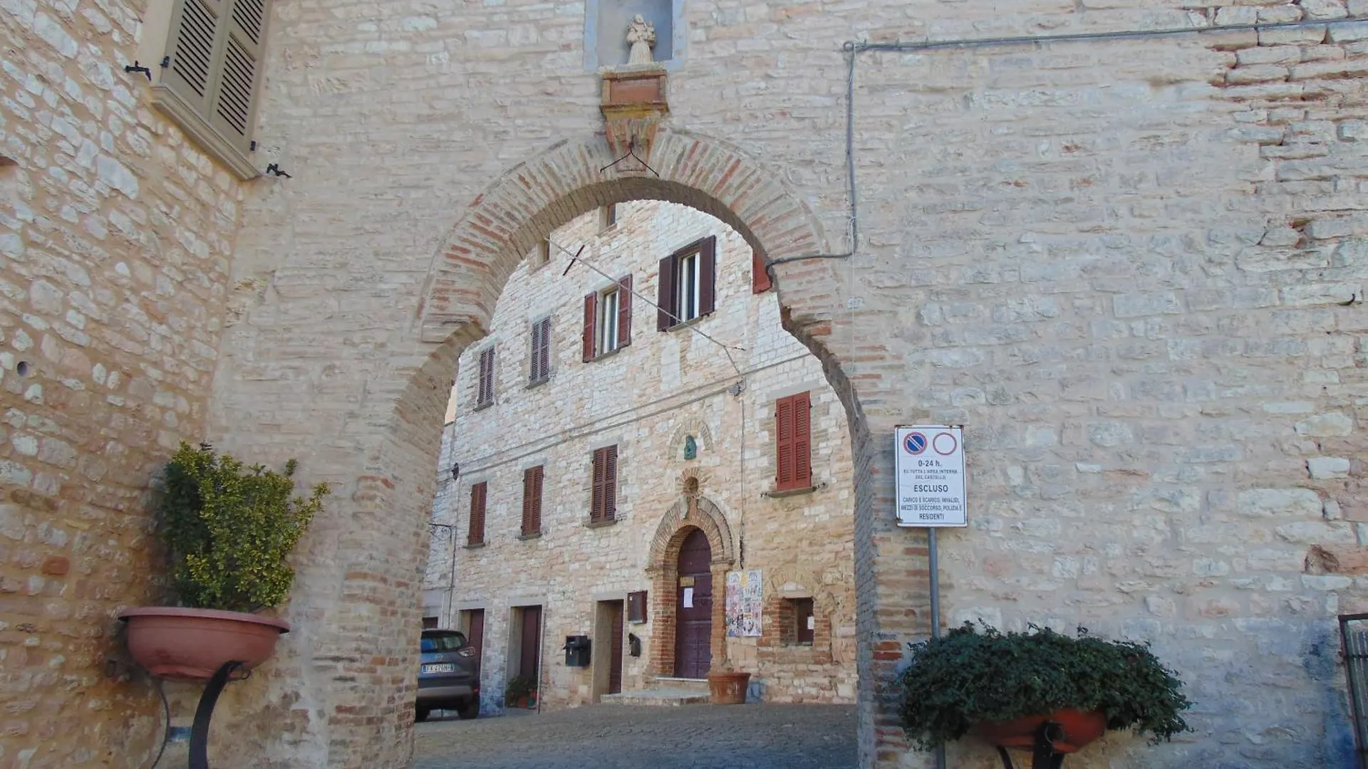 Se051 - Palazzo D'Arcevia, Accogliente Trilocale Ristrutturato Cerreto Grue Apartment